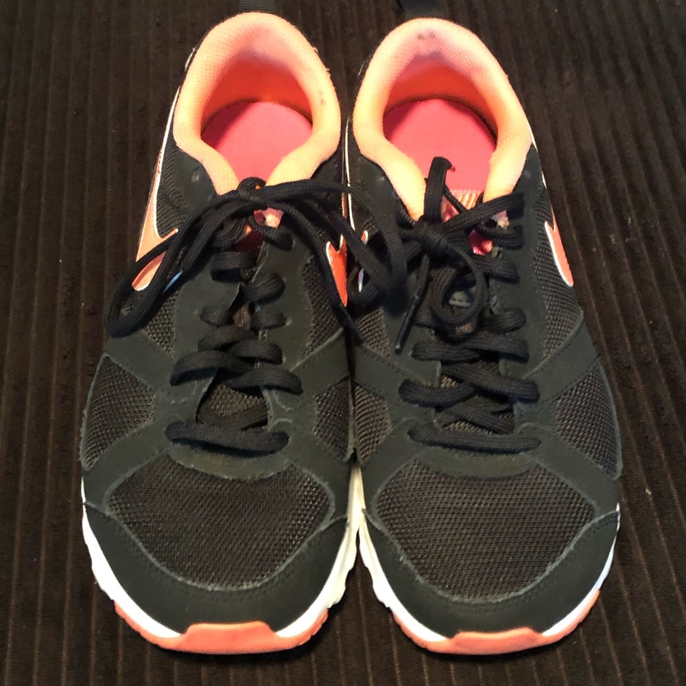Nike Air Tennis Shoes
